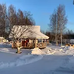 Uusi Saunamoekki Jaemsaessae, Laehellae Himosta Chalet
