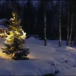 Uusi Saunamoekki Jaemsaessae, Laehellae Himosta *
