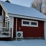 Chalet Uusi Saunamoekki Jaemsaessae, Laehellae Himosta *
