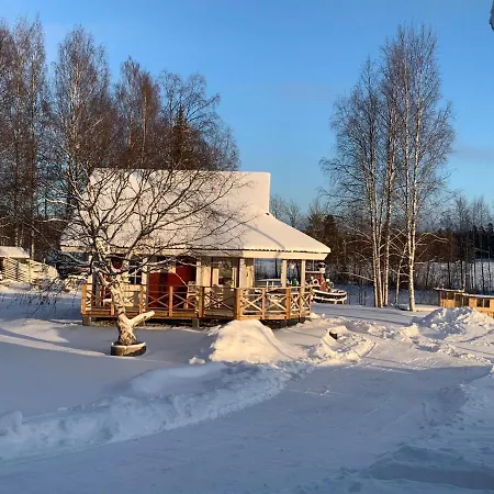 Uusi Saunamoekki Jaemsaessae, Laehellae Himosta Chalet