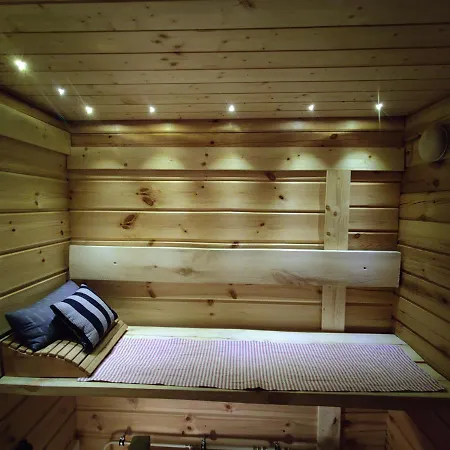 Chalet Uusi Saunamoekki Jaemsaessae, Laehellae Himosta *