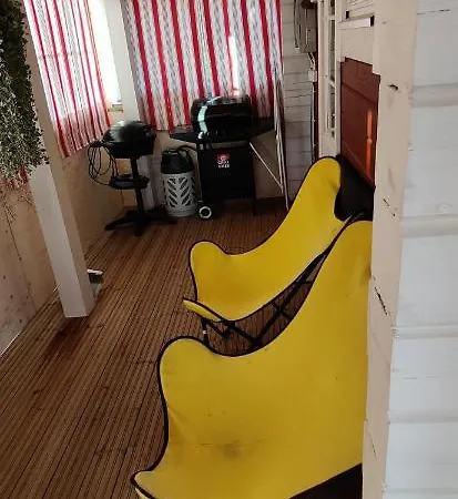 Uusi Saunamoekki Jaemsaessae, Laehellae Himosta