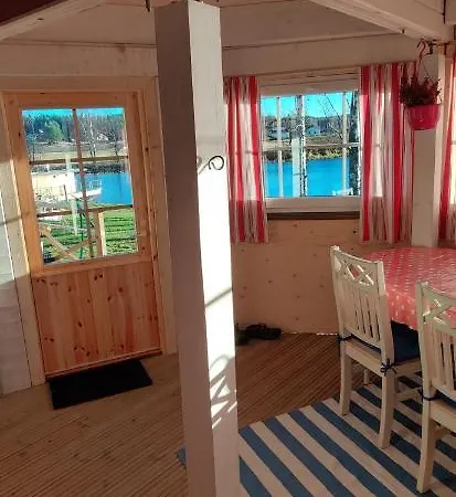 Uusi Saunamoekki Jaemsaessae, Laehellae Himosta Chalet *