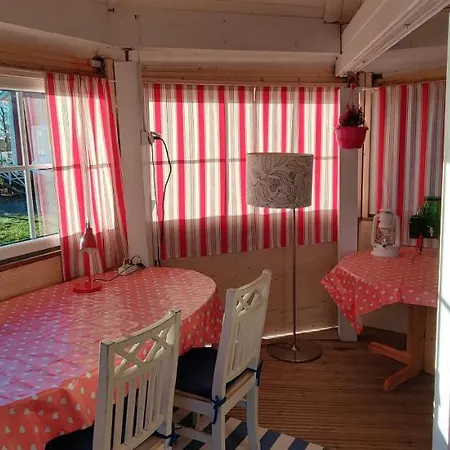 Chalet Uusi Saunamoekki Jaemsaessae, Laehellae Himosta *