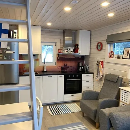 Uusi Saunamoekki Jaemsaessae, Laehellae Himosta