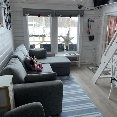 Uusi Saunamoekki Jaemsaessae, Laehellae Himosta Chalet