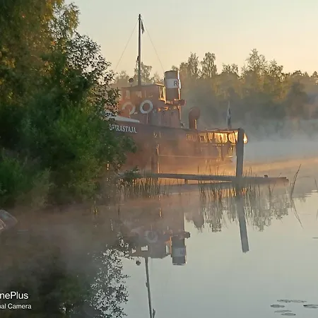 Uusi Saunamoekki Jaemsaessae, Laehellae Himosta Chalet *