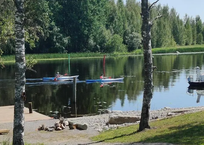 Uusi Saunamoekki Jaemsaessae, Laehellae Himosta *