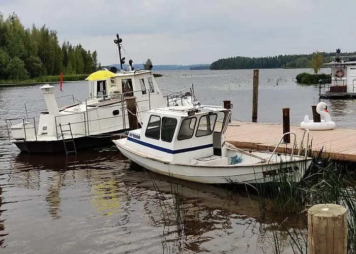 Uusi Saunamoekki Jaemsaessae, Laehellae Himosta *