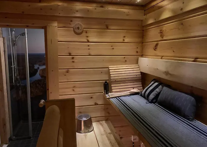 Uusi Saunamoekki Jaemsaessae, Laehellae Himosta 木屋 Jämsä