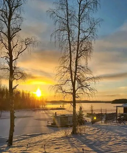 Uusi Saunamoekki Jaemsaessae, Laehellae Himosta 木屋