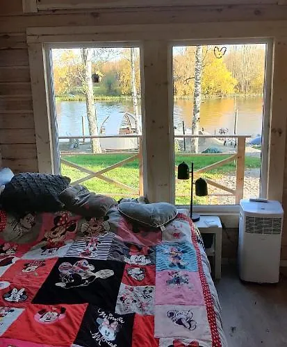 Uusi Saunamoekki Jaemsaessae, Laehellae Himosta 木屋 Jämsä