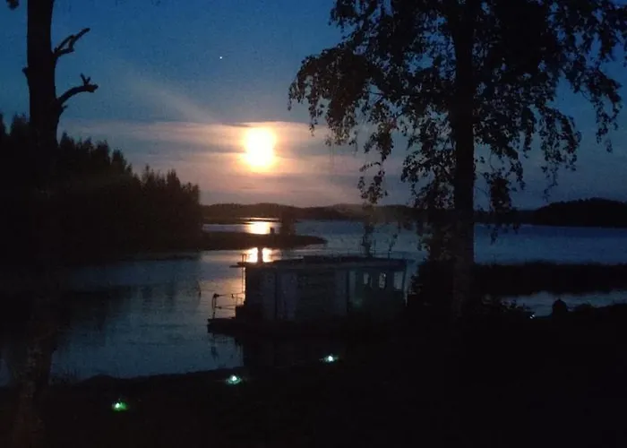 Uusi Saunamoekki Jaemsaessae, Laehellae Himosta Jämsä