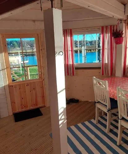 Uusi Saunamoekki Jaemsaessae, Laehellae Himosta 木屋 *